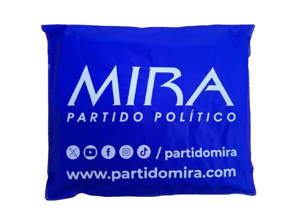 Capa de lluvia azul