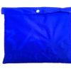 Capa de lluvia azul